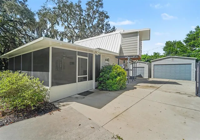 Photo 4 of Single family home for sale at 1817 Beachway Ln, Odessa, FL 33556 | MLS# TB8544834 | Listing updated on 2026-10-02