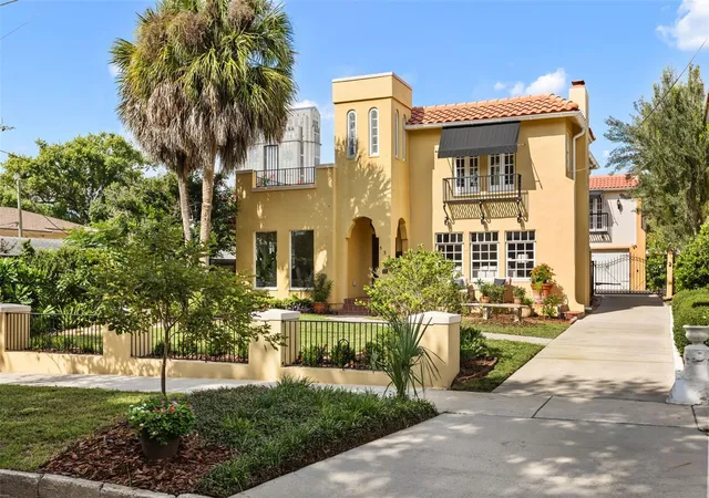 Photo 3 of Single family home for sale at 532 Broadway Ave, Orlando, FL 32803 | MLS# O6438523 | Listing updated on 2026-09-13