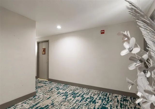 Listing Photo 4 - Condo for sale in building located at 7650 Bayshore Dr, Treasure Island, FL 33706 - Unit #805