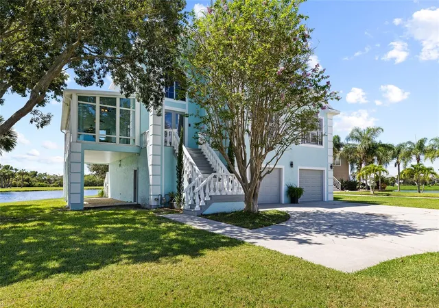 Photo 3 of Single family home for sale at 2106 Pelican Ct, Tarpon Springs, FL 34689 | MLS# TB8544860 | Listing updated on 2026-09-12