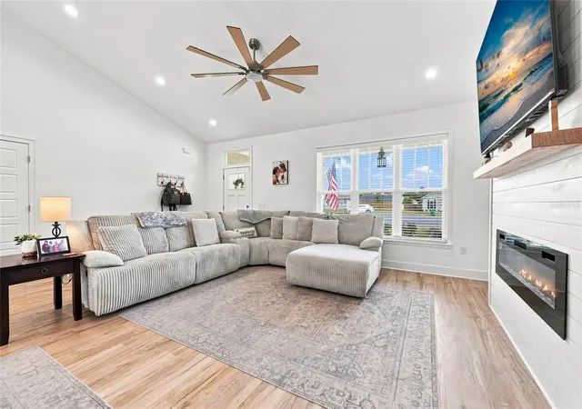 Photo 4 of Single family home for sale at 186 SW 24th Avenue, Trenton, FL 32693 | MLS# GC543197 | Listing updated on 2026-09-12