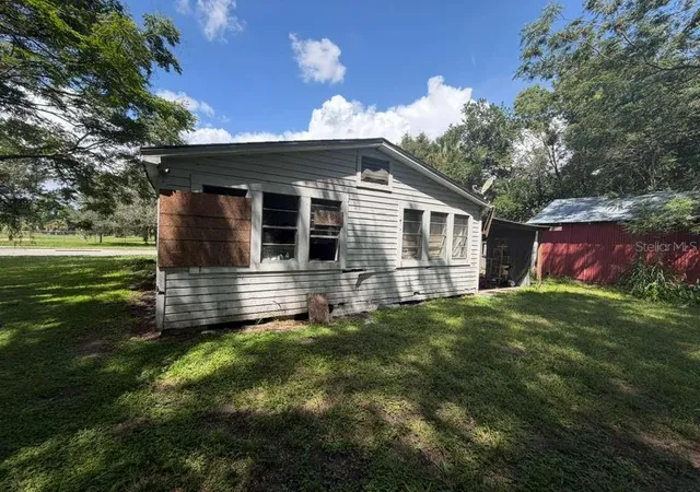 Photo 1 of Single family home for sale at 410 N Orange Ave, Umatilla, FL 32784 | MLS# TB8544864 | Listing updated on 2026-09-21