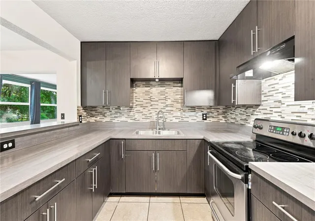 Photo 3 of Single family home for sale at 3410 Calumet Dr, Orlando, FL 32810 | MLS# O6438537 | Listing updated on 2026-09-20