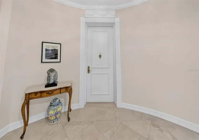Listing Photo 4 - Condo for sale in building located at 1233 N Gulfstream Ave, SARASOTA, FL 34236 - Unit #401