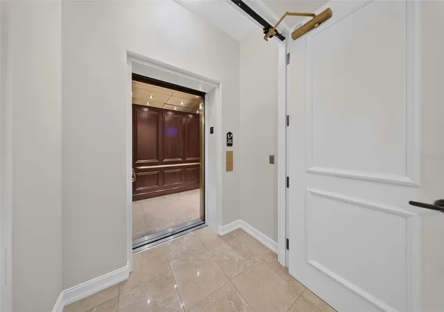 Listing Photo 5 - Condo for sale in building located at 1233 N Gulfstream Ave, SARASOTA, FL 34236 - Unit #401