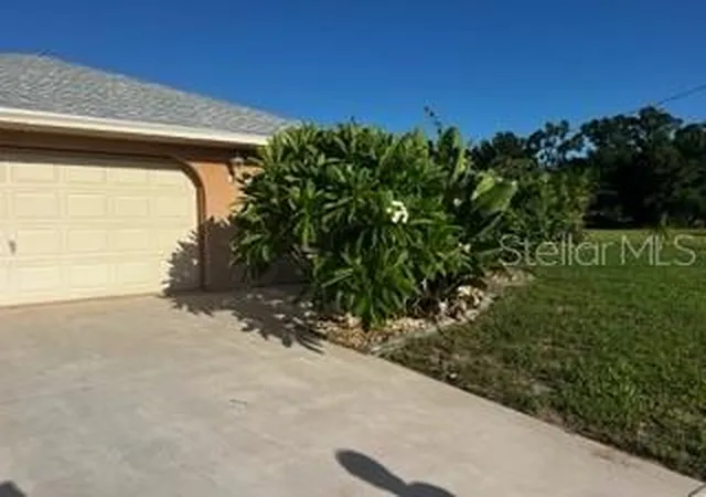 Photo 2 of Single family home for sale at 7506 Spinnaker Blvd, Englewood, FL 34224 | MLS# A4704863 | Listing updated on 2026-10-07