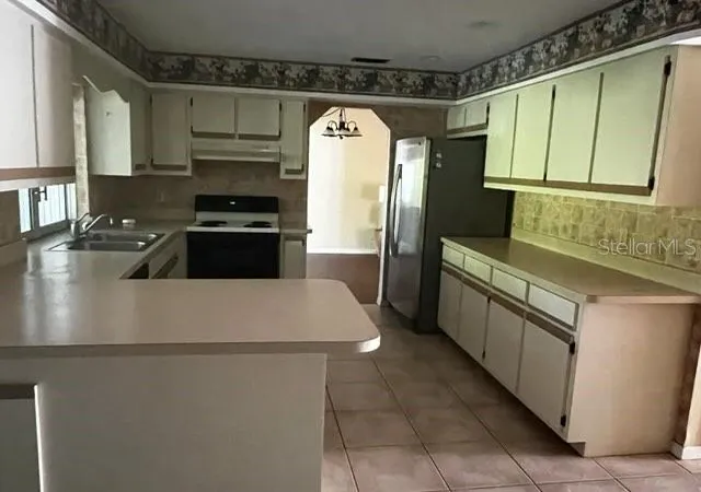 Photo 4 of Single family home for sale at 7506 Spinnaker Blvd, Englewood, FL 34224 | MLS# A4704863 | Listing updated on 2026-10-28