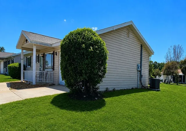 Photo 2 of Single family home for sale at 10838 SW 78th Court, Ocala, FL 34476 | MLS# OM731561 | Listing updated on 2026-09-22