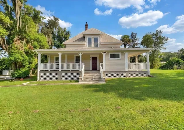Photo 1 of Single family home for sale at 903 E New York Ave, Deland, FL 32724 | MLS# V4951083 | Listing updated on 2026-09-26