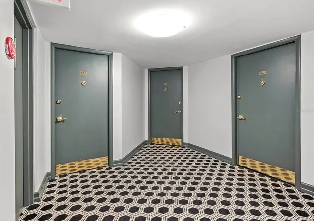 Photo 3 of Condo for sale at 400 E Colonial Dr #508, Orlando, FL 32803 | MLS# O6438577 | Listing updated on 2026-09-04