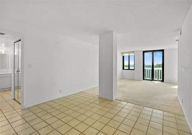 Photo 4 of Condo for sale at 400 E Colonial Dr #508, Orlando, FL 32803 | MLS# O6438577 | Listing updated on 2026-09-04