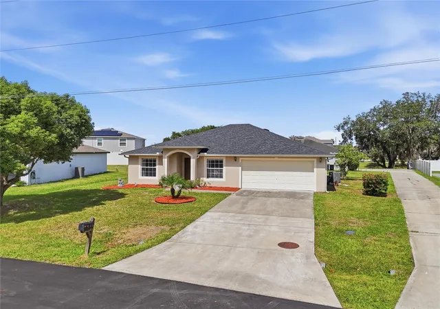 Photo 3 of Single family home for sale at 335 Erie Ct, Kissimmee, FL 34759 | MLS# O6438582 | Listing updated on 2026-10-04