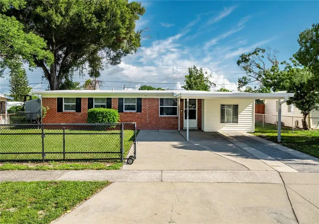 Photo 1 of Single family home for sale at 6913 W Clifton St, Tampa, FL 33634 | MLS# C7530286 | Listing updated on 2026-10-08