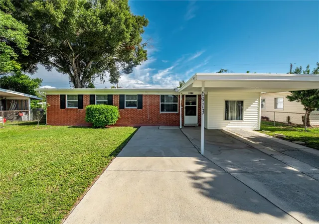 Photo 3 of Single family home for sale at 6913 W Clifton St, Tampa, FL 33634 | MLS# C7530286 | Listing updated on 2026-10-08