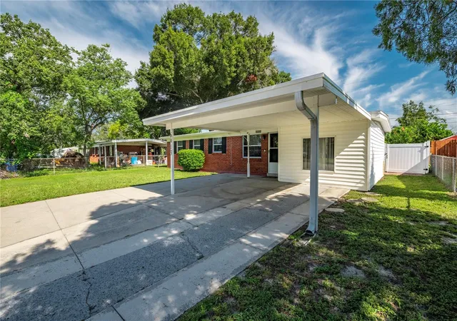 Photo 3 of Single family home for sale at 6913 W Clifton St, Tampa, FL 33634 | MLS# C7530286 | Listing updated on 2026-10-08