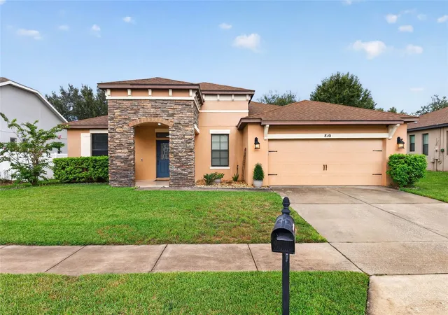 Photo 2 of Single family home for sale at 810 Woods Landing Dr, Minneola, FL 34715 | MLS# G5117302 | Listing updated on 2026-09-13