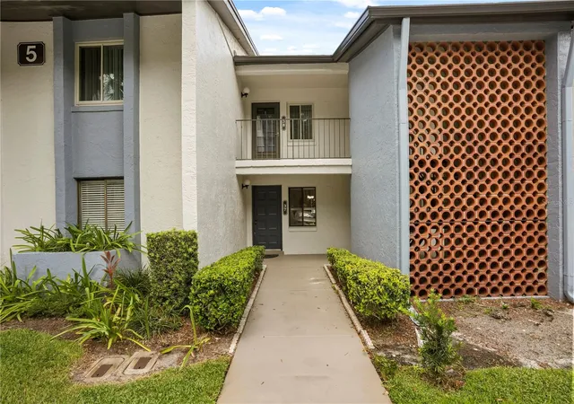 Listing Photo 2 - Condo for sale in building located at 5 Escondido Cir, Altamonte Springs, FL 32701 - Unit #37