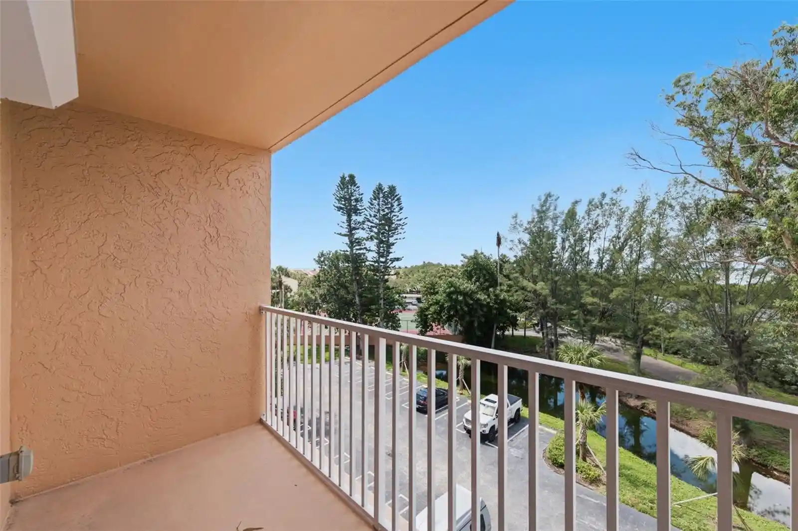 Listing Photo 71 - Condo for sale in 7432 Sunshine Skyway Ln S located at 7432 Sunshine Skyway Ln S, ST PETERSBURG, FL 33711 - Unit #506