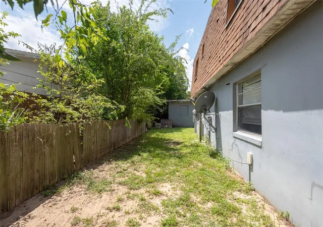 Photo 4 of House for sale at 656 Williamsburg Dr, Daytona Beach, FL 32117 | MLS# A4704882 | Listing updated on 2026-09-04