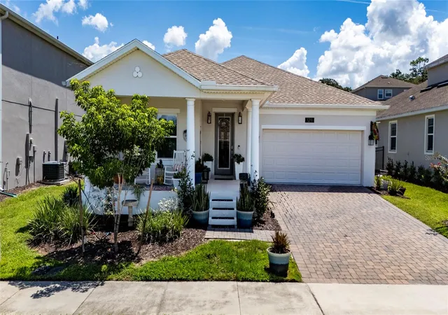 Photo 2 of Single family home for sale at 1211 Dora Parc Ln, Mount Dora, FL 32757 | MLS# S5156820 | Listing updated on 2026-09-05
