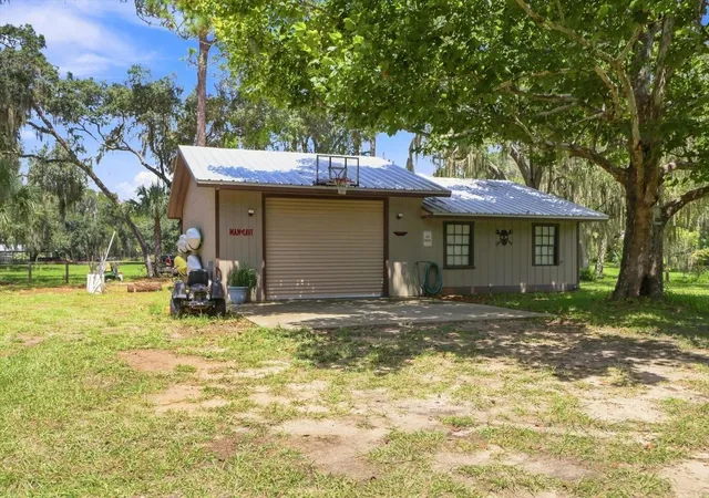 Photo 3 of Single family home for sale at 10265 W Springtree Ln, Crystal River, FL 34428 | MLS# OM731569 | Listing updated on 2026-09-22