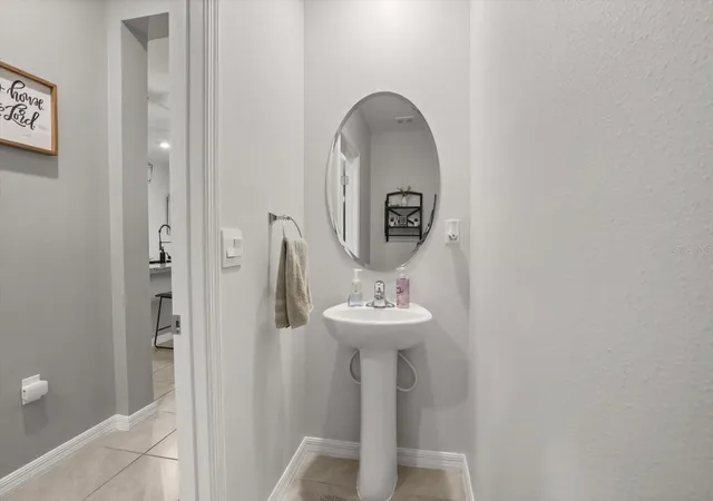 Photo 3 of Townhouse for sale at 170 Mangrove Shade Cir, Apollo Beach, FL 33572 | MLS# O6438624 | Listing updated on 2026-09-04