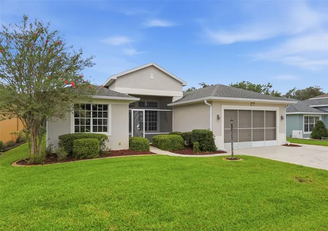 Photo 3 of Single family home for sale at 20743 Queen Alexandra Dr, Leesburg, FL 34748 | MLS# G5117307 | Listing updated on 2026-10-03