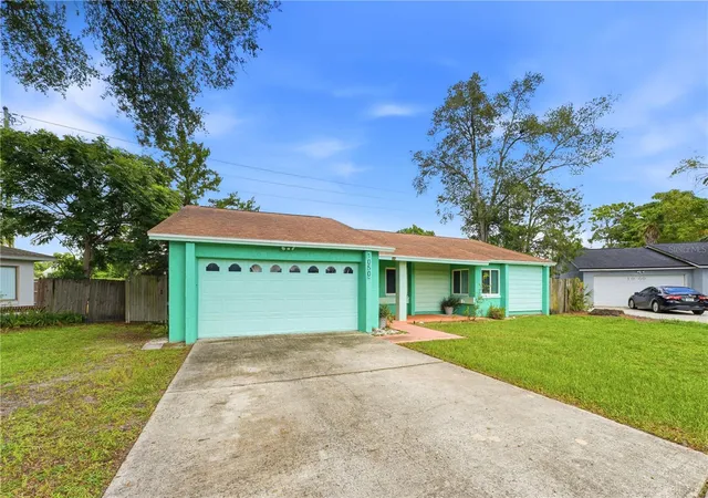 Photo 3 of Single family home for sale at 1050 Huntington Ct, Longwood, FL 32750 | MLS# O6438634 | Listing updated on 2026-10-07
