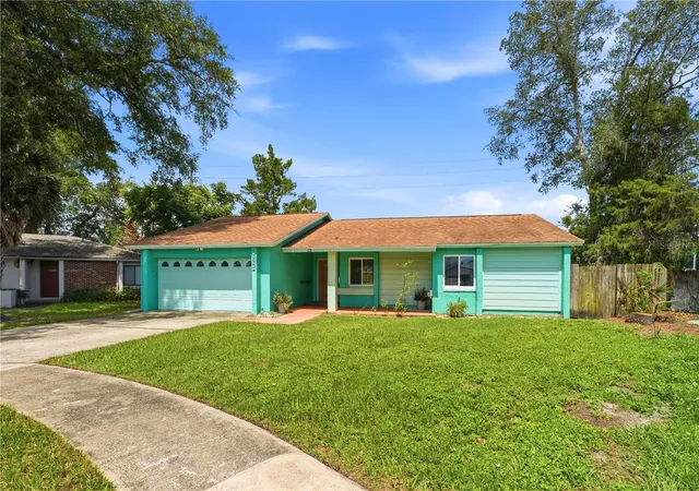 Photo 3 of Single family home for sale at 1050 Huntington Ct, Longwood, FL 32750 | MLS# O6438634 | Listing updated on 2026-10-07