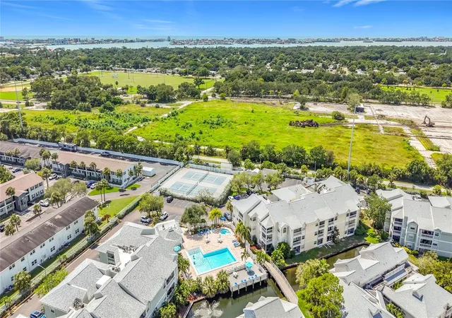 Listing Photo 2 - Condo for sale in building located at 6810 Stones Throw Cir N, St Petersburg, FL 33710 - Unit #13302