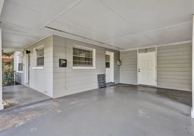 Photo 2 of Single family home for sale at 2112 Vivada St, Orlando, FL 32803 | MLS# O6438638 | Listing updated on 2026-09-21