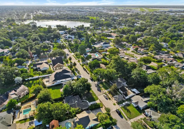 Photo 42 of Single family home for sale at 2112 Vivada St, Orlando, FL 32803 | MLS# O6438638 | Listing updated on 2026-09-04