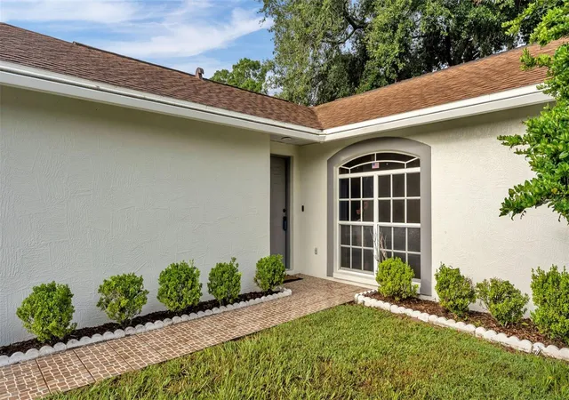 Photo 2 of Sale Pending at 5835 Daughtery Downs Loop, Lakeland, FL 33809 | MLS# L4964773 | Listing updated on 2026-09-16