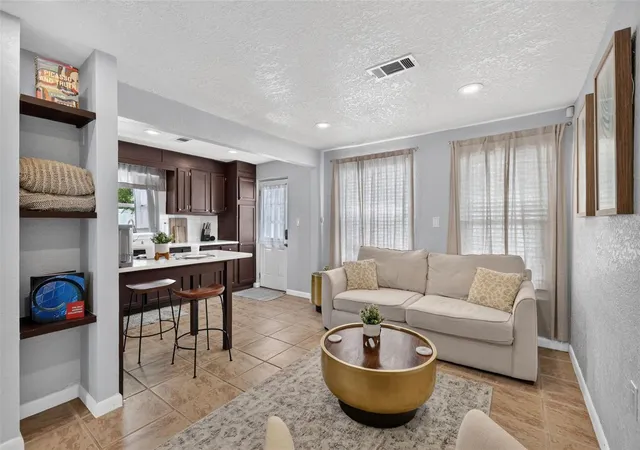 Photo 2 of Single family home for sale at 731 W Princeton St, Orlando, FL 32804 | MLS# G5117308 | Listing updated on 2026-09-04