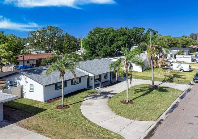 Photo 3 of Single family home for sale at 352 79th Avenue Ne, Saint Petersburg, FL 33702 | MLS# TB8544967 | Listing updated on 2026-10-13