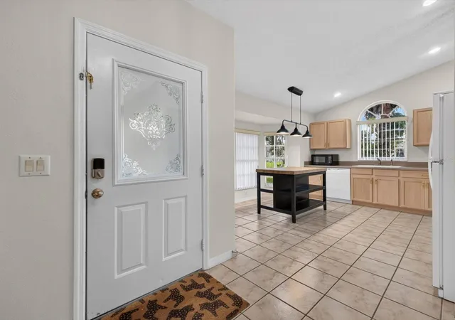 Photo 2 of Single family home for sale at 8014 Spring Crk Dr, Kissimmee, FL 34747 | MLS# O6438647 | Listing updated on 2026-10-28