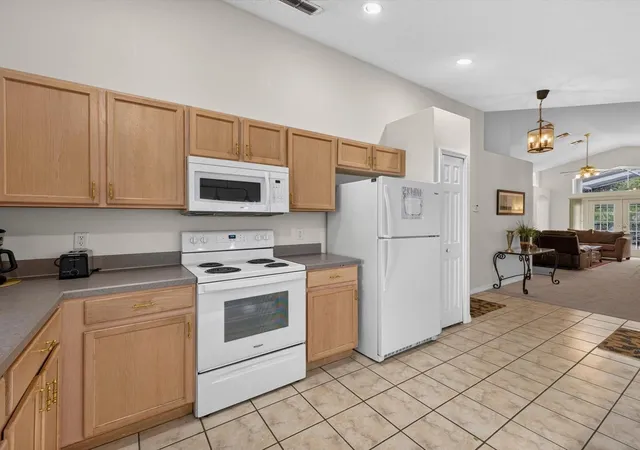 Photo 3 of Single family home for sale at 8014 Spring Crk Dr, Kissimmee, FL 34747 | MLS# O6438647 | Listing updated on 2026-10-28