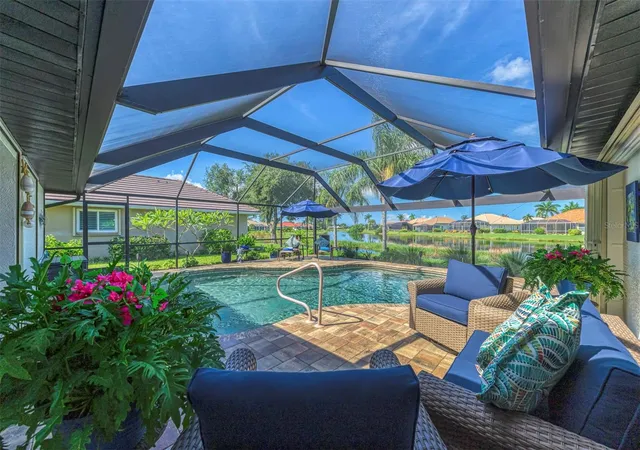 Photo 2 of Single family home for sale at 530 Lake Of The Woods Dr, Venice, FL 34293 | MLS# N6145601 | Listing updated on 2026-10-05