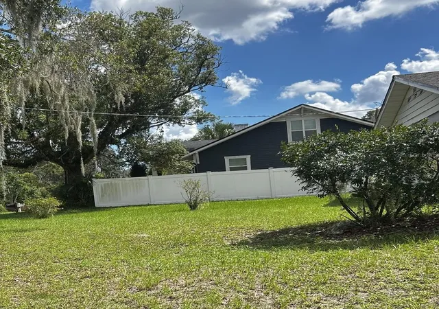Photo 2 of Single family home for sale at 1030 E 4th Avenue, Mount Dora, FL 32757 | MLS# G5117309 | Listing updated on 2026-10-06