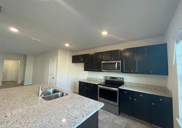 Photo 3 of Townhouse for sale at 10119 Salt Point Dr, Winter Garden, FL 34787 | MLS# S5156826 | Listing updated on 2026-10-20