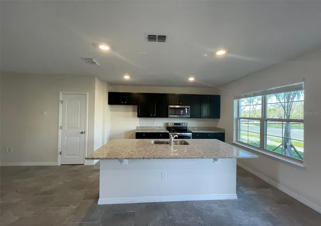 Photo 4 of Townhouse for sale at 10119 Salt Point Dr, Winter Garden, FL 34787 | MLS# S5156826 | Listing updated on 2026-10-20