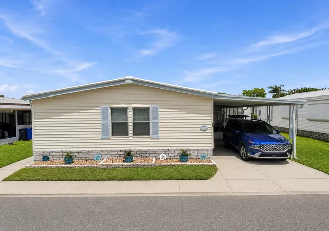 Photo 3 of Manufactured home for sale at 56 Pelican Dr S, Oldsmar, FL 34677 | MLS# W7889152 | Listing updated on 2026-10-02