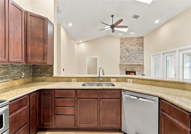 Photo 4 of Single family home for sale at 4425 Winderwood Cir, Orlando, FL 32835 | MLS# O6438658 | Listing updated on 2026-09-18