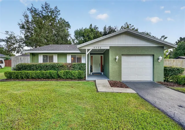 Photo 1 of Single family home for sale at 4506 Ne 8th Place, Ocala, FL 34470 | MLS# OM731582 | Listing updated on 2026-09-20
