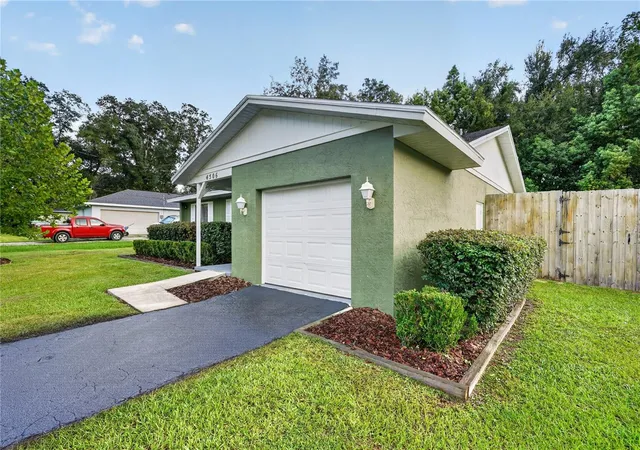 Photo 2 of Single family home for sale at 4506 Ne 8th Place, Ocala, FL 34470 | MLS# OM731582 | Listing updated on 2026-09-20