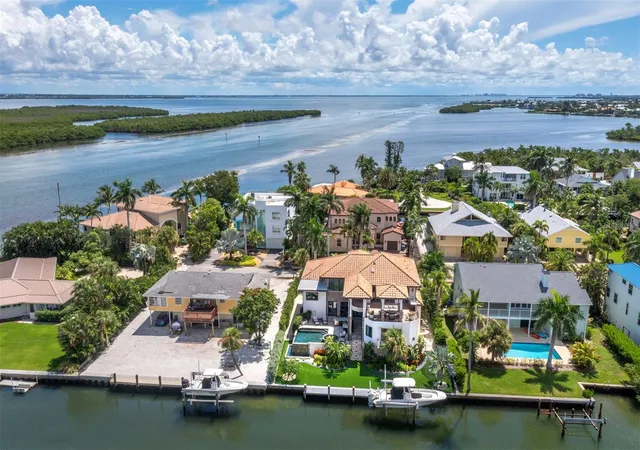 Photo 3 of Single family home for sale at 795 Marbury Ln, Longboat Key, FL 34228 | MLS# A4704899 | Listing updated on 2026-09-11