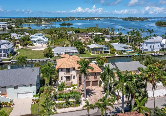 Photo 2 of Single family home for sale at 795 Marbury Ln, Longboat Key, FL 34228 | MLS# A4704899 | Listing updated on 2026-09-23