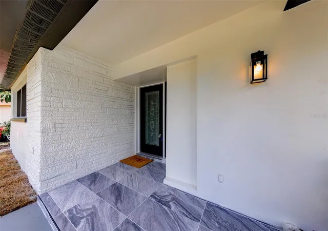 Photo 2 of Single family home for sale at 471 Sierra Cir E, Largo, FL 33770 | MLS# TB8544991 | Listing updated on 2026-10-09