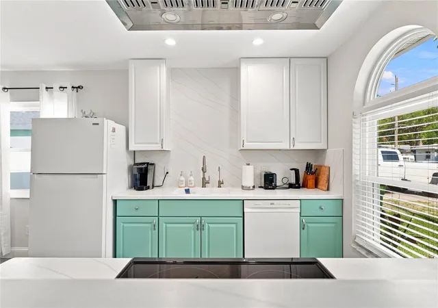 Photo 3 of Single family home for sale at 2060 6th Street, Sarasota, FL 34237 | MLS# A4704901 | Listing updated on 2026-09-13