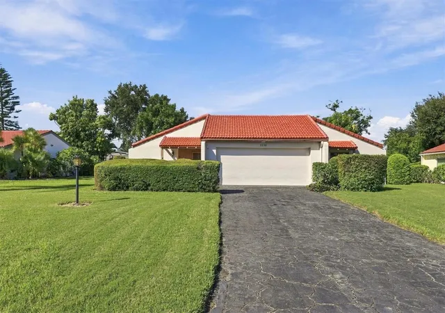 Condo for sale at 7232 Las Casas Dr #7232, SARASOTA, FL 34243 | MLS# A4704905